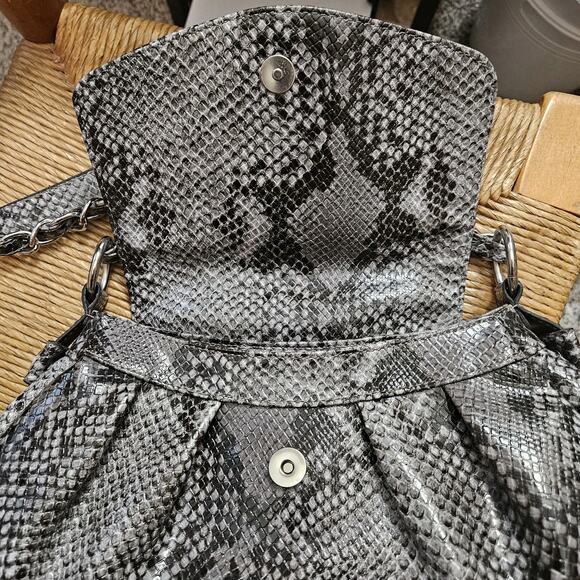 Nicole Miller Purse Patent Snakeskin Print Pattern Chain Accent Strap Zippers LN - Picture 8 of 12